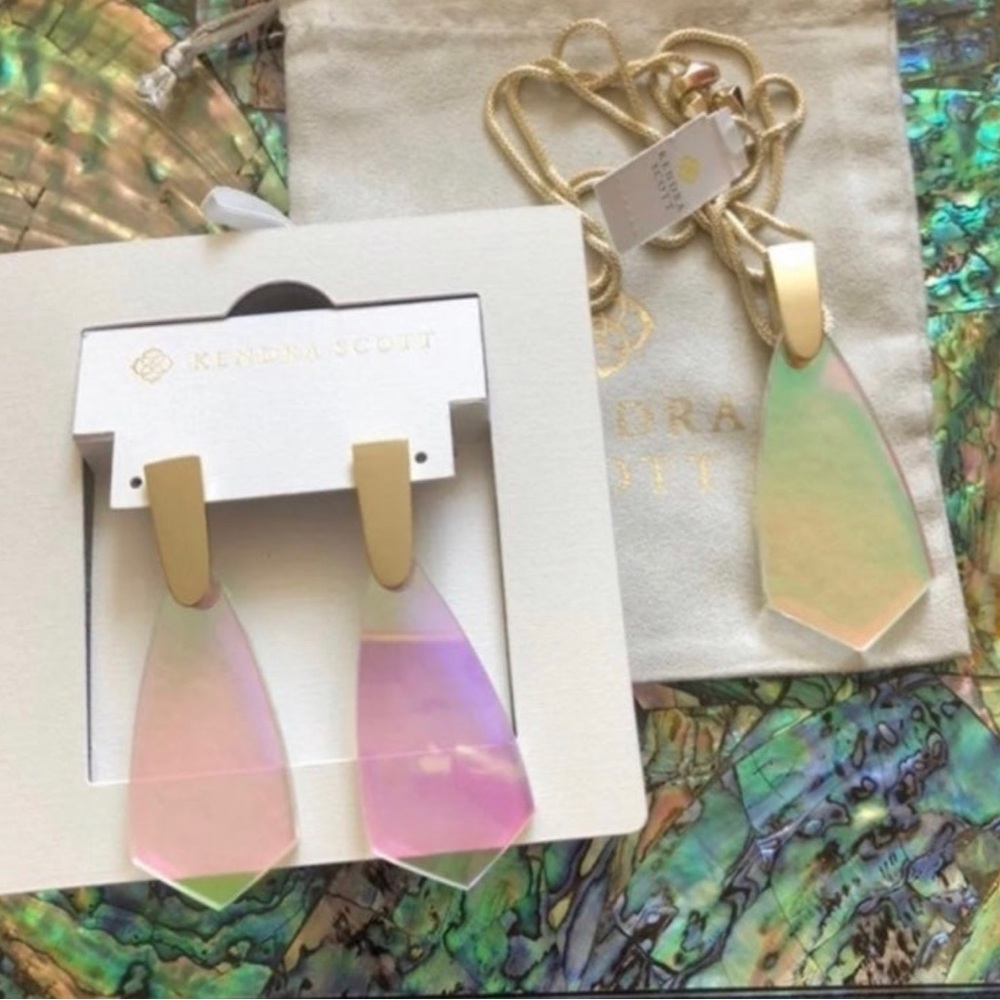 New Beautiful Kendra Scott Iridescent set. **you won’t find anywhere else!